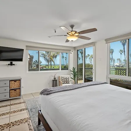 Belmont Ocean Views - Massive Private Deck, Grill & Parking Villa